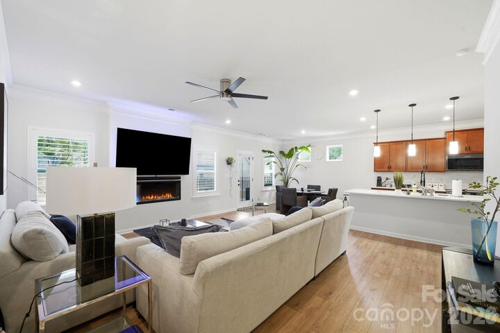 Property Photo: 6109 Sunspear Lane NC 28212