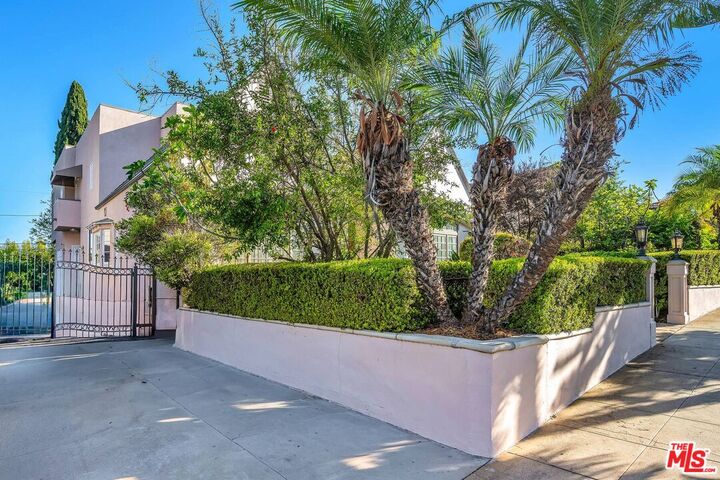 Property Photo: 10810 Rochester Ave CA 90024