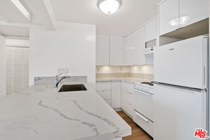Property Photo: 1440 Veteran Ave, Unit 607 CA 90024
