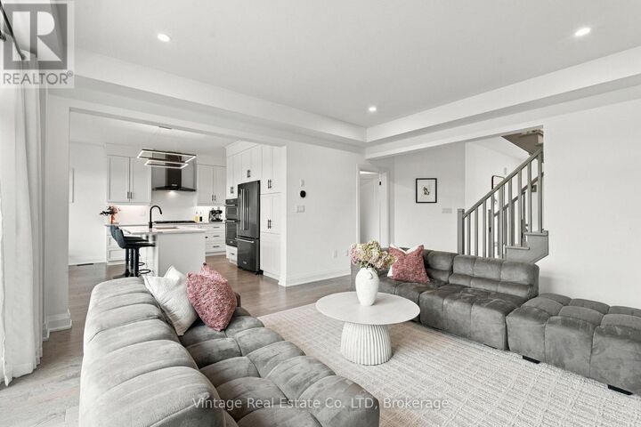 Property Photo:  136 Susan Drive  ON L0S 1E6 
