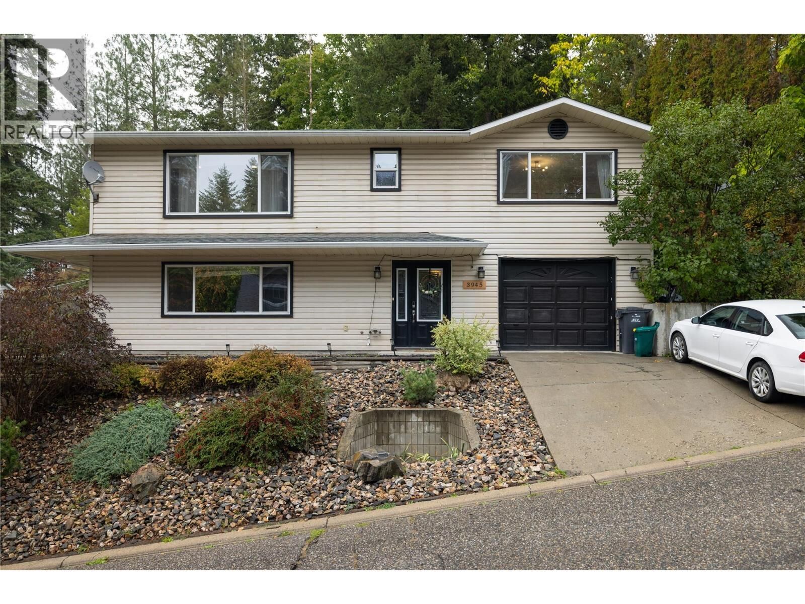 Property Photo:  3945 Highland Park Crescent  BC V0E 1B4 