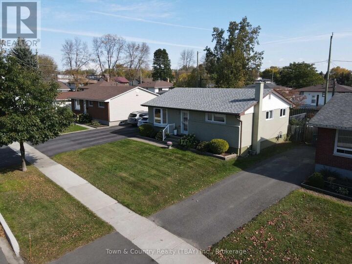 Property Photo:  213 Cedar Avenue  ON P7B 4V4 