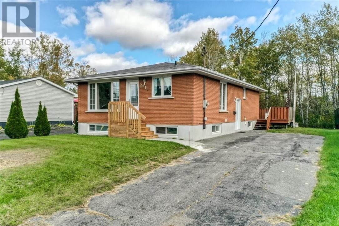 Property Photo: 2411 Oak Street ON P0M 1B0