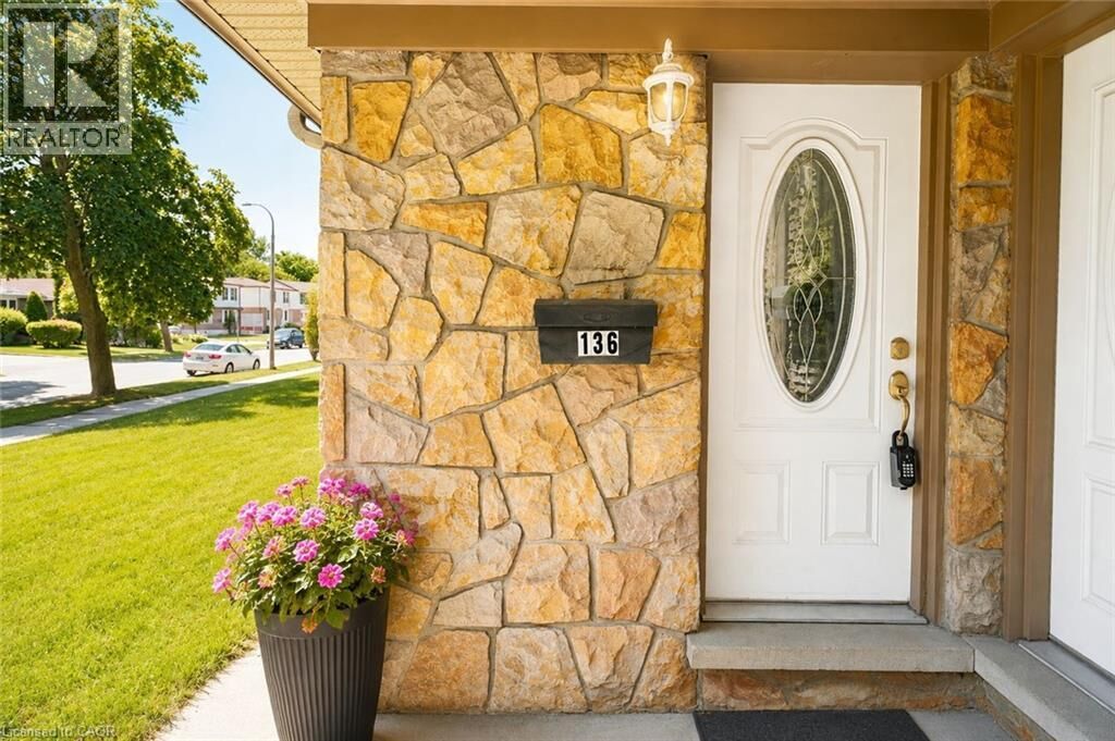 Property Photo:  136 Jansen Avenue  ON N2A 2L7 