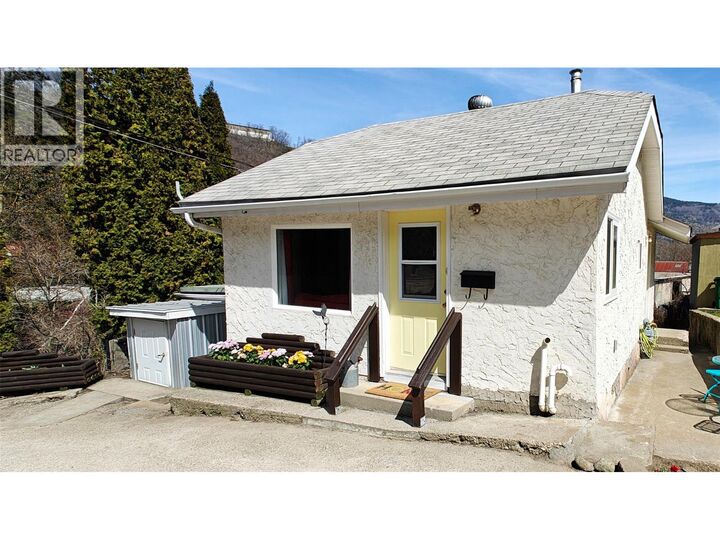 Property Photo:  521 Turner Street  BC V1R 2P6 