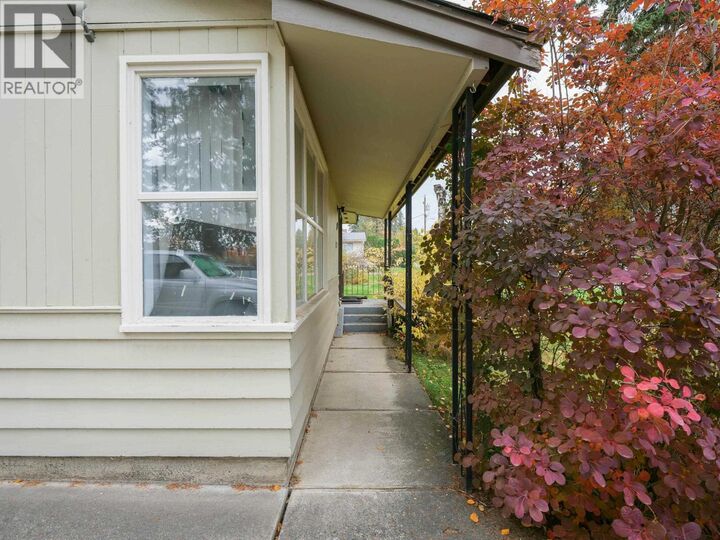 Property Photo:  629 Wilson Street  BC V2J 2W5 