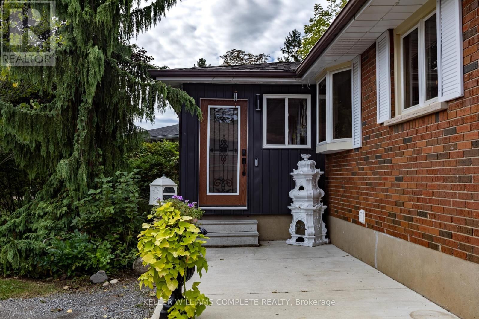 Property Photo:  9 Glen Avenue  ON L2S 1L2 