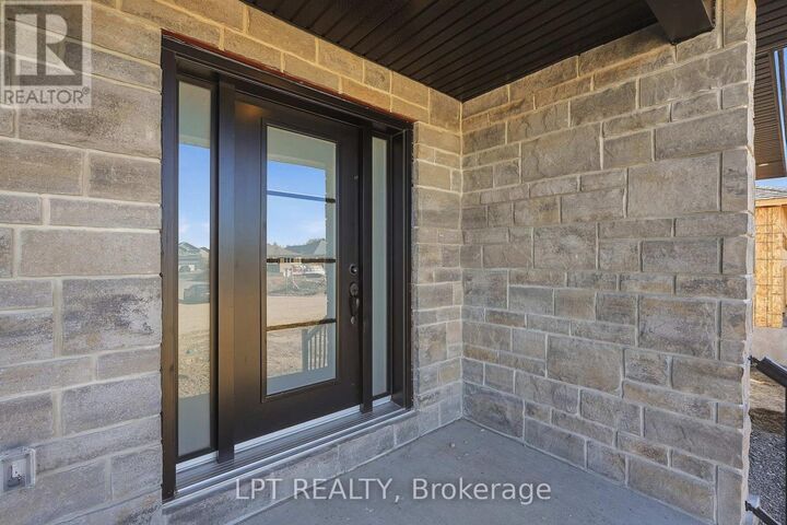 Property Photo:  72 Chateauguay Street  ON K0A 1W0 
