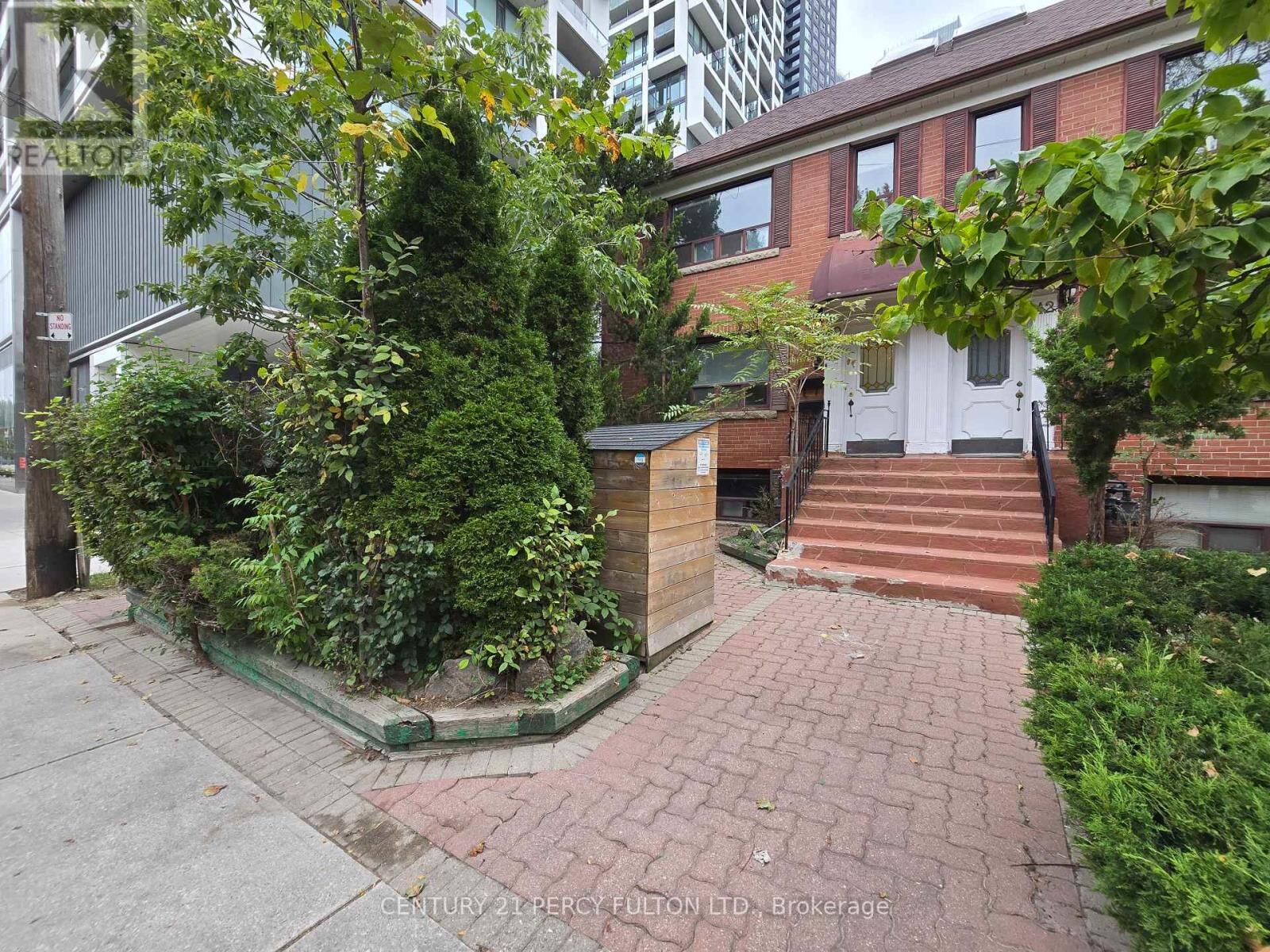 Property Photo:  40 Hillsdale Avenue East 40 B  ON M4S 1T5 