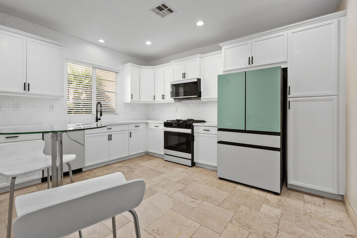 Property Photo:  436 Via De La Paz  CA 92211 