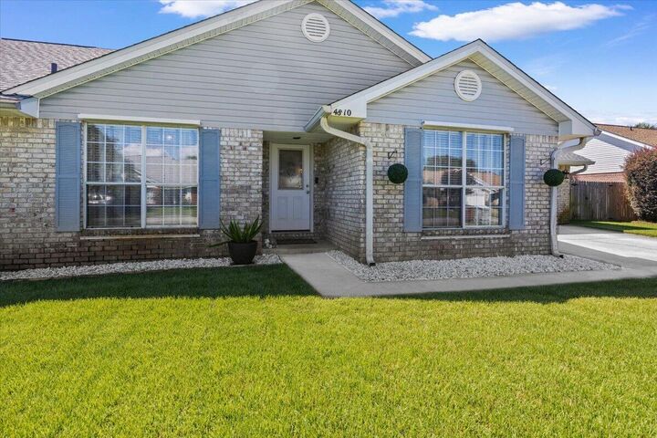 Property Photo: 4810 Kitty Hawk Circle FL 32563