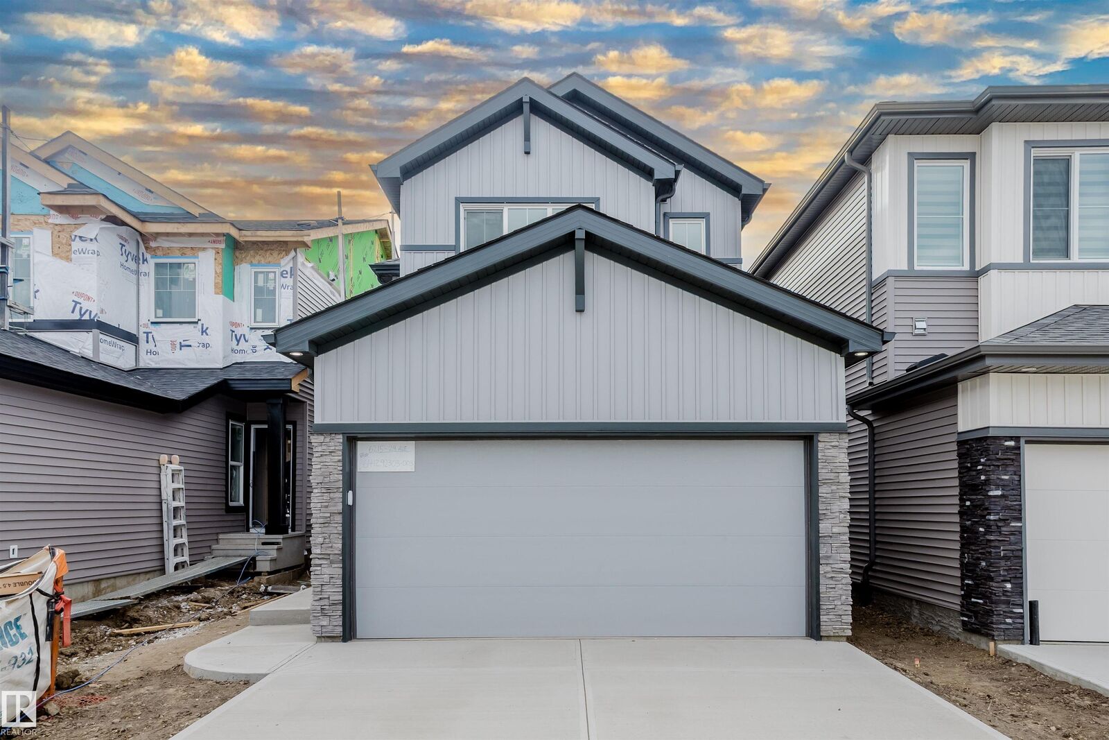Property Photo:  6215 29 Avenue SW  AB T6X 3J2 