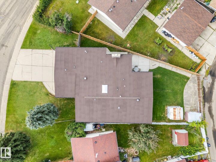Property Photo:  9504 139 Avenue NW  AB T5E 5Z8 