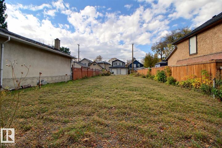 Property Photo:  11230 95A Street NW  AB T5G 1N8 