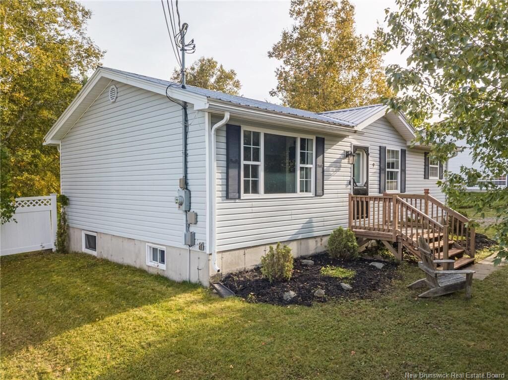 Property Photo:  9 Dunn Avenue  NB E5B 3V4 