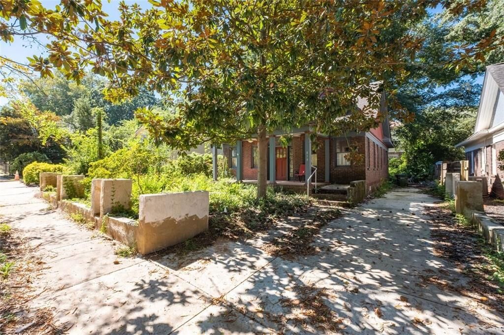 Property Photo:  818 Durant Place NE  GA 30308 