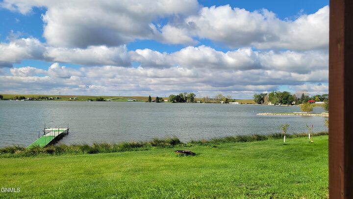 Property Photo:  166 Shoreline Drive S  ND 58428 
