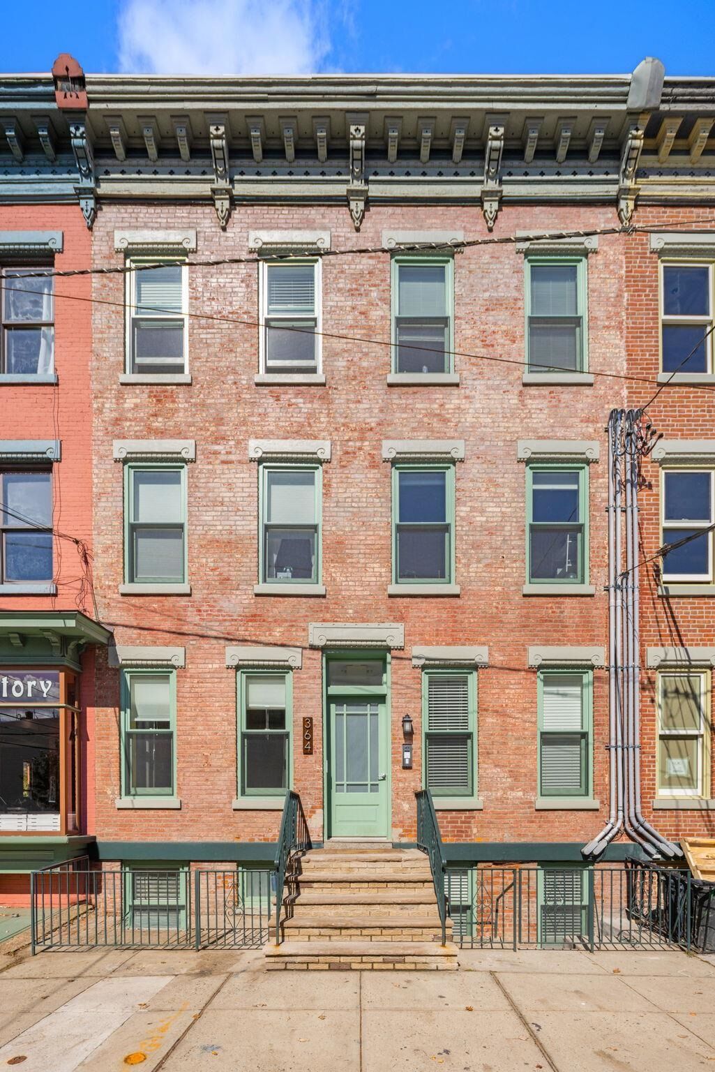 Property Photo:  364 8th St 1R  NJ 07302 