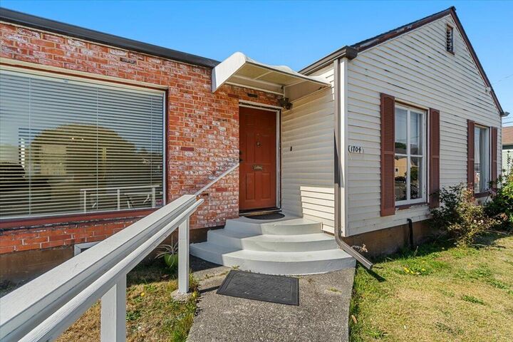 Property Photo: 1704 I Street CA 95501
