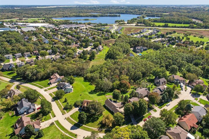 Property Photo:  2800 Scenic Place  IA 50265 