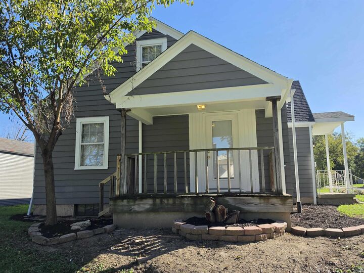Property Photo:  130 W Fleming Avenue  IN 46807-2822 