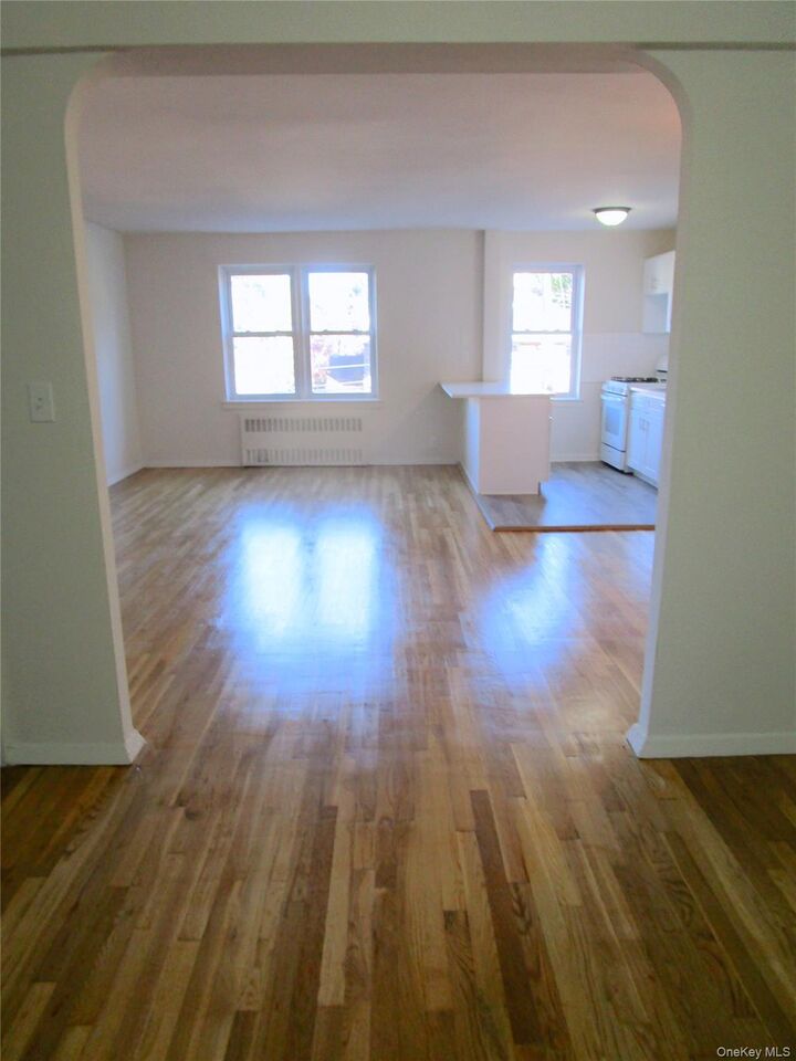 Property Photo:  585 McLean Avenue 2A  NY 10705 