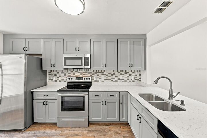 Property Photo: 271 Hill Street 271 FL 32707