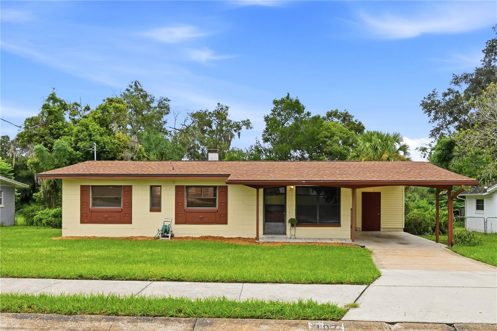 Property Photo: 107 Oak Street FL 32714