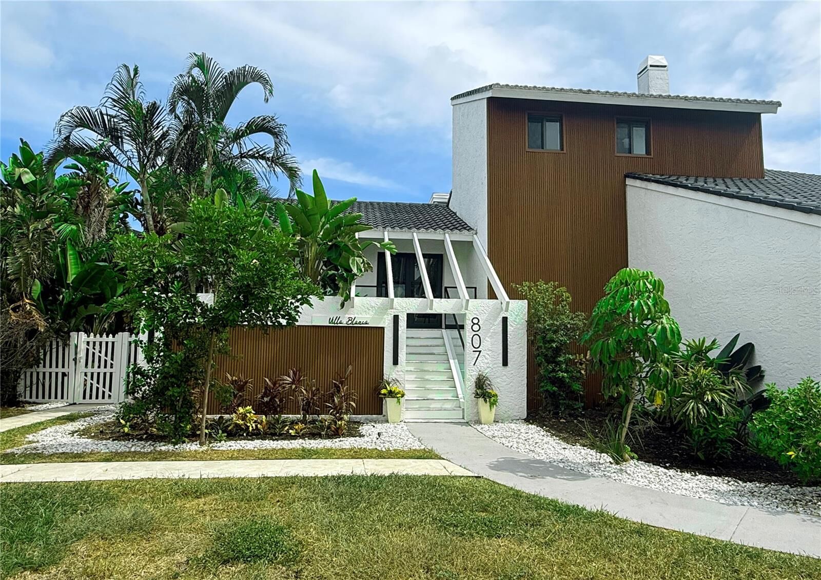 Property Photo:  807 2nd Avenue S  FL 33715 