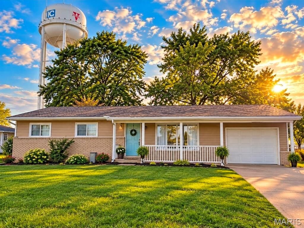 Property Photo:  2019 W Fillmore Street  IL 62471 