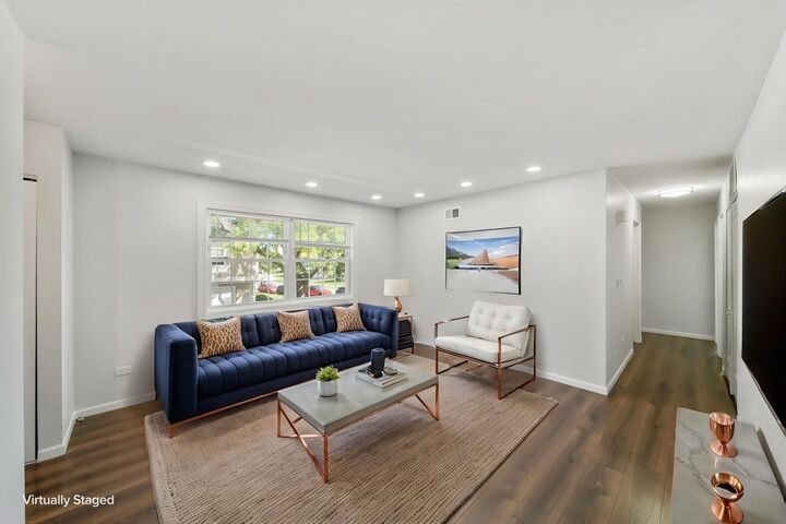 Property Photo: 1323 Braver Court 1323 IL 60090