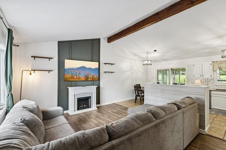 Property Photo:  710 Greenbriar Lane  IL 60046 