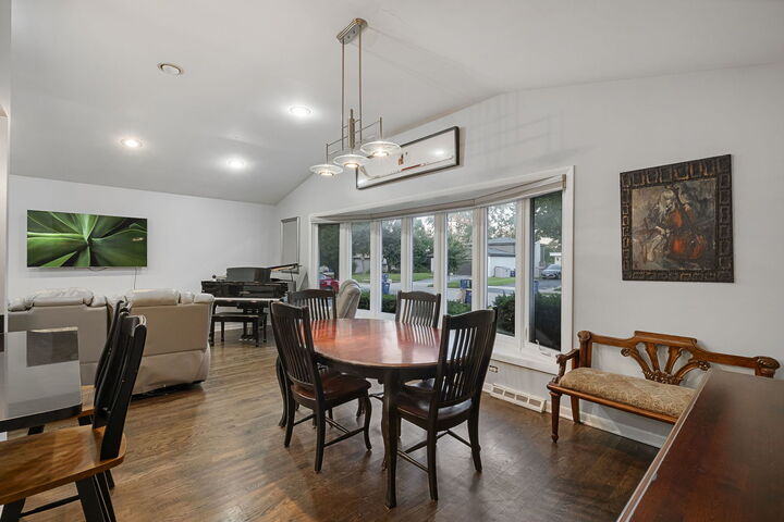 Property Photo: 708 Barberry Road IL 60035