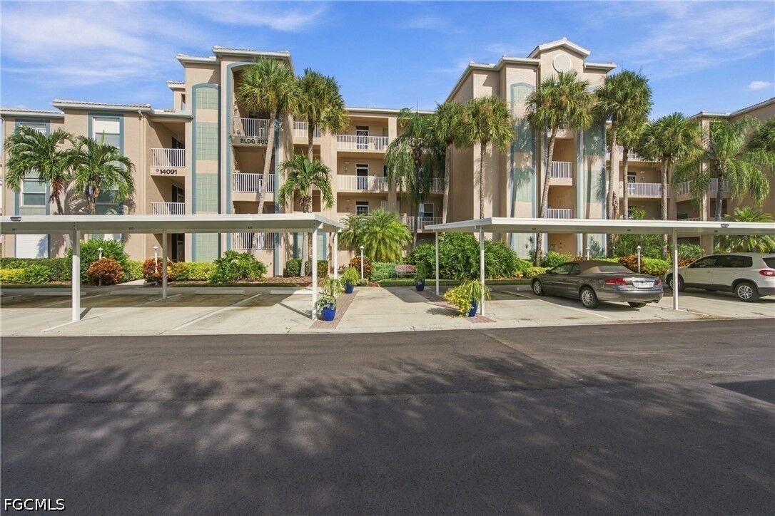 Property Photo:  14091 Brant Point Circle 4401  FL 33919 