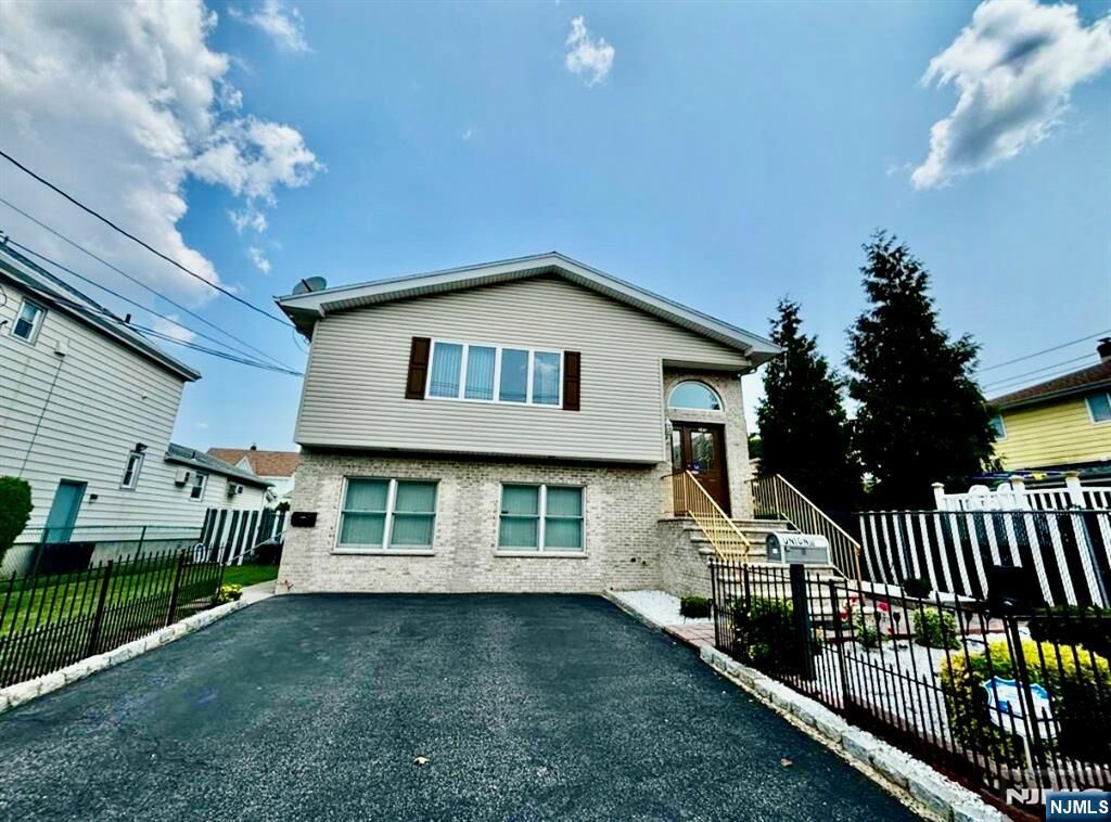 Property Photo:  249 Union Street 1  NJ 07644 