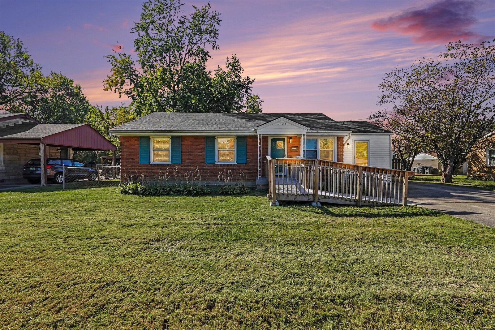 Property Photo:  6125 Corinth Way  KY 40219 