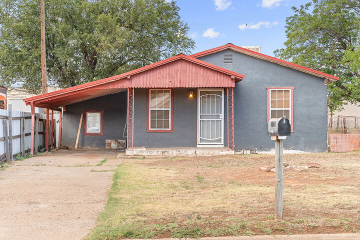 Property Photo:  1008 Maple St  NM 88101 