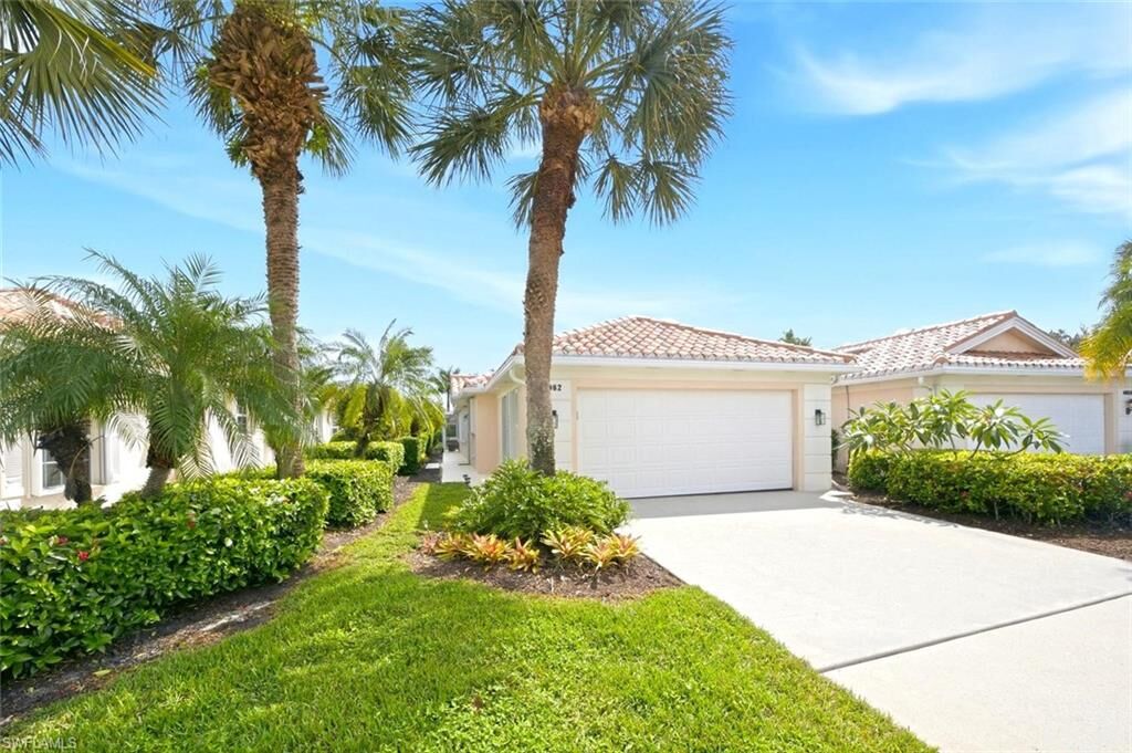 Property Photo: 4062 Los Altos Ct FL 34109