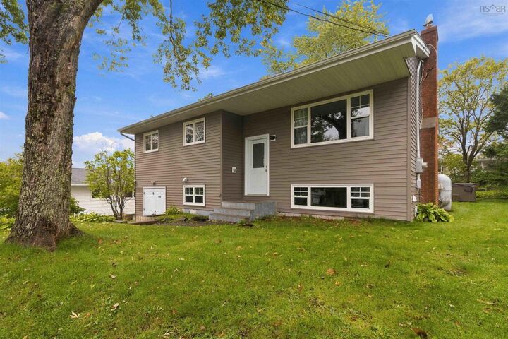 Property Photo:  6 Sandra Crt  NS B2W 3J4 