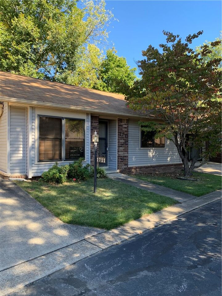 Property Photo:  1711 White Oak Lane  AR 72601 