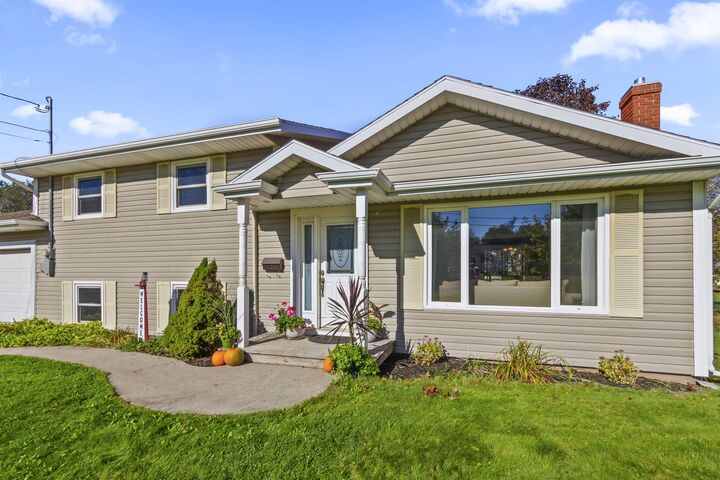 Property Photo:  11 Holland Drive  PE C1B 1S9 