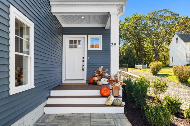 Property Photo:  35 School St 35  MA 01801 