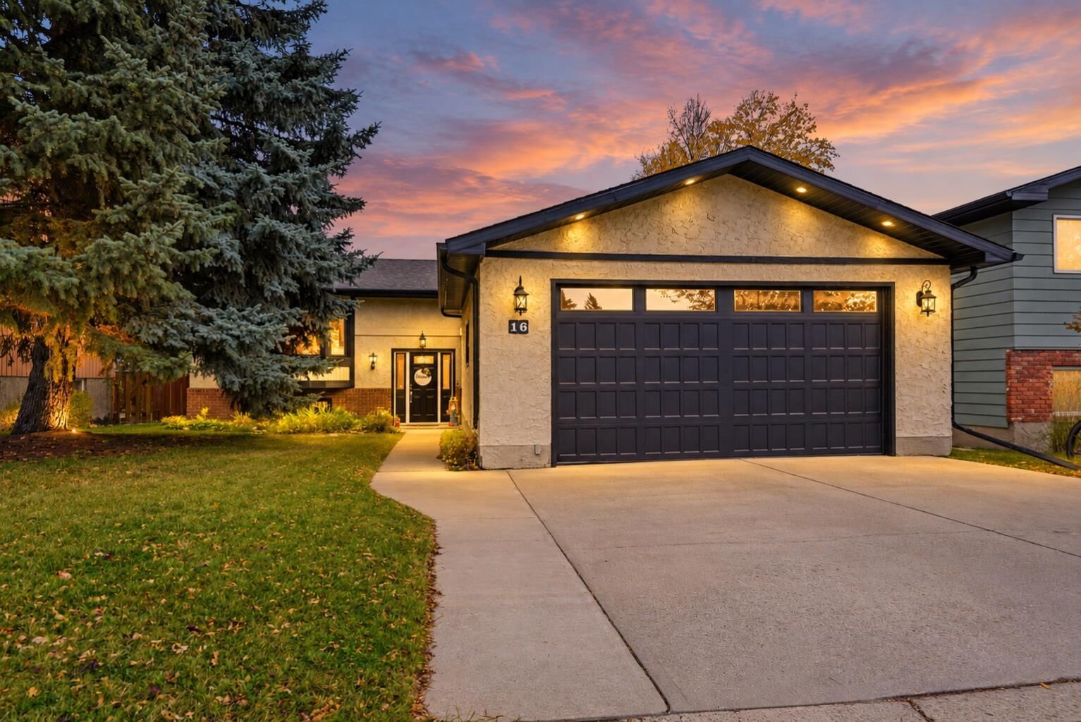 Property Photo:  16 Robinson Drive  AB T1S 1C4 