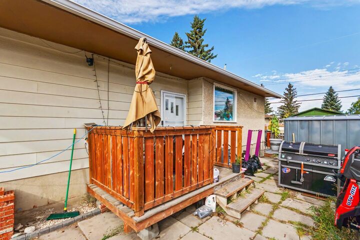 Property Photo:  3714 Dover Ridge Drive SE  AB T2B 2C8 