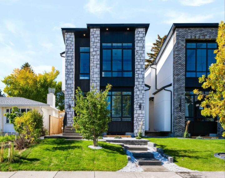 Property Photo:  2221 Halifax Crescent NW  AB T2M 4E1 