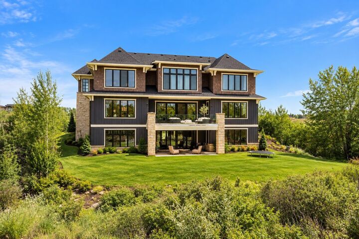 Property Photo:  5 Silverhorn Vale  AB T3R 0X3 