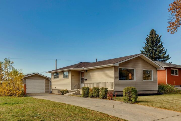 Property Photo:  911 17A Street NE  AB T2E 4V2 