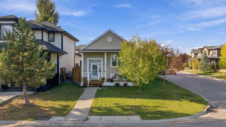 Property Photo: 75 Evansdale Way NW AB T3P 0C1
