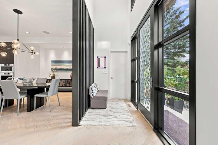 Property Photo:  3925 15A Street SW  AB T2T 4C8 