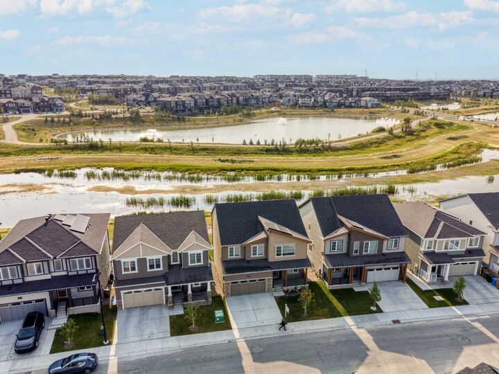 Property Photo:  155 Carringford View NW  AB T3P 2G6 